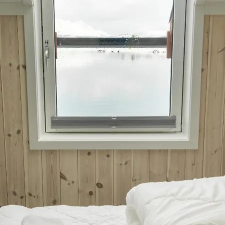 Holiday home Brand New Nappstraumen Seaview Cabin *